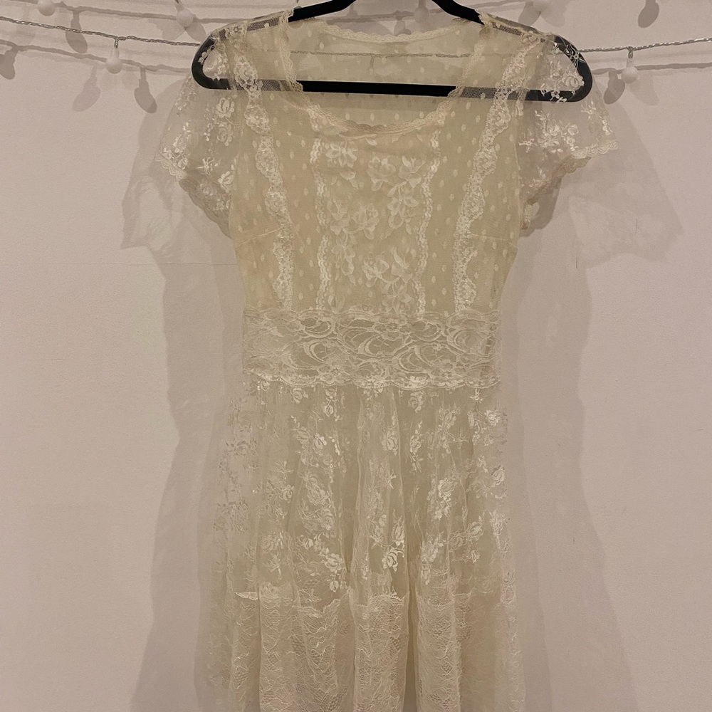 TOPSHOP off white lace dress festival Coachella with side zip